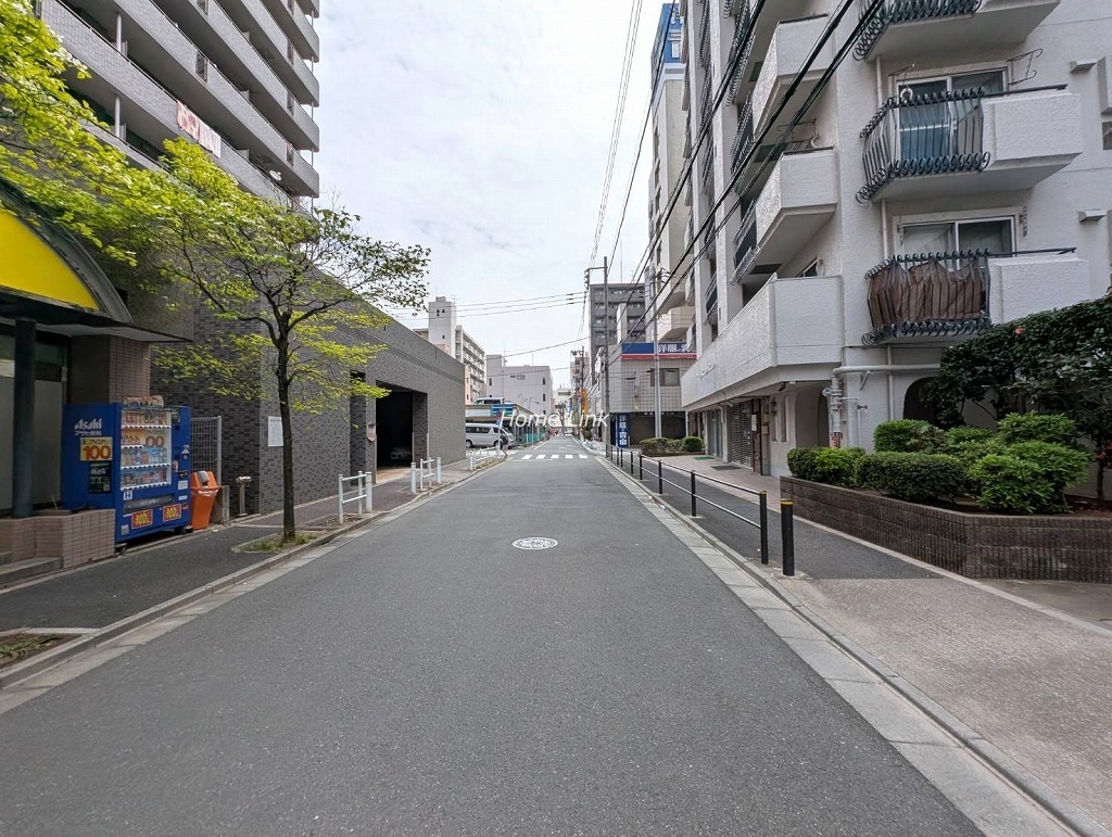 高島平グロリアハイツ　東側 前面道路